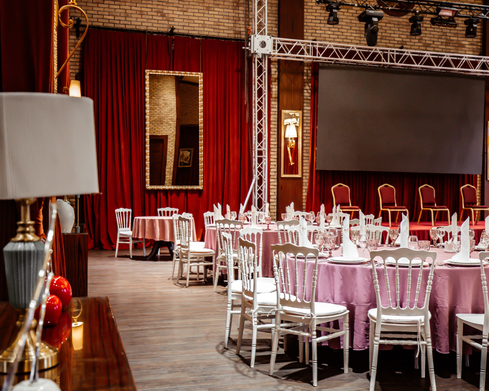 classic-restaurant-witn-red-curtains-stage